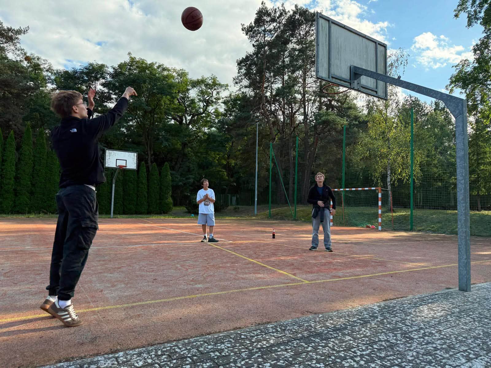 Wyjazd integracyjny uczniów klas 1–3 do Kwiejc